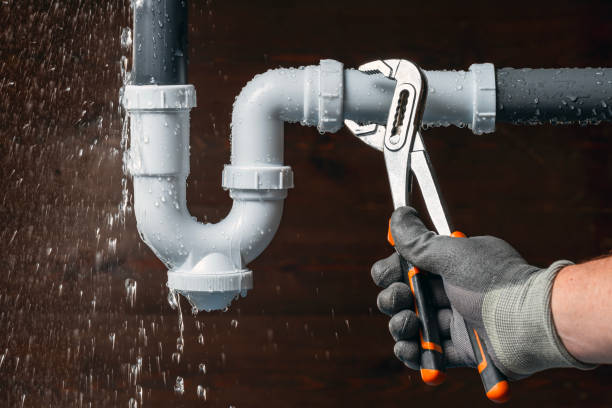 Professional Emergency Plumber technician working in Vinton, OH